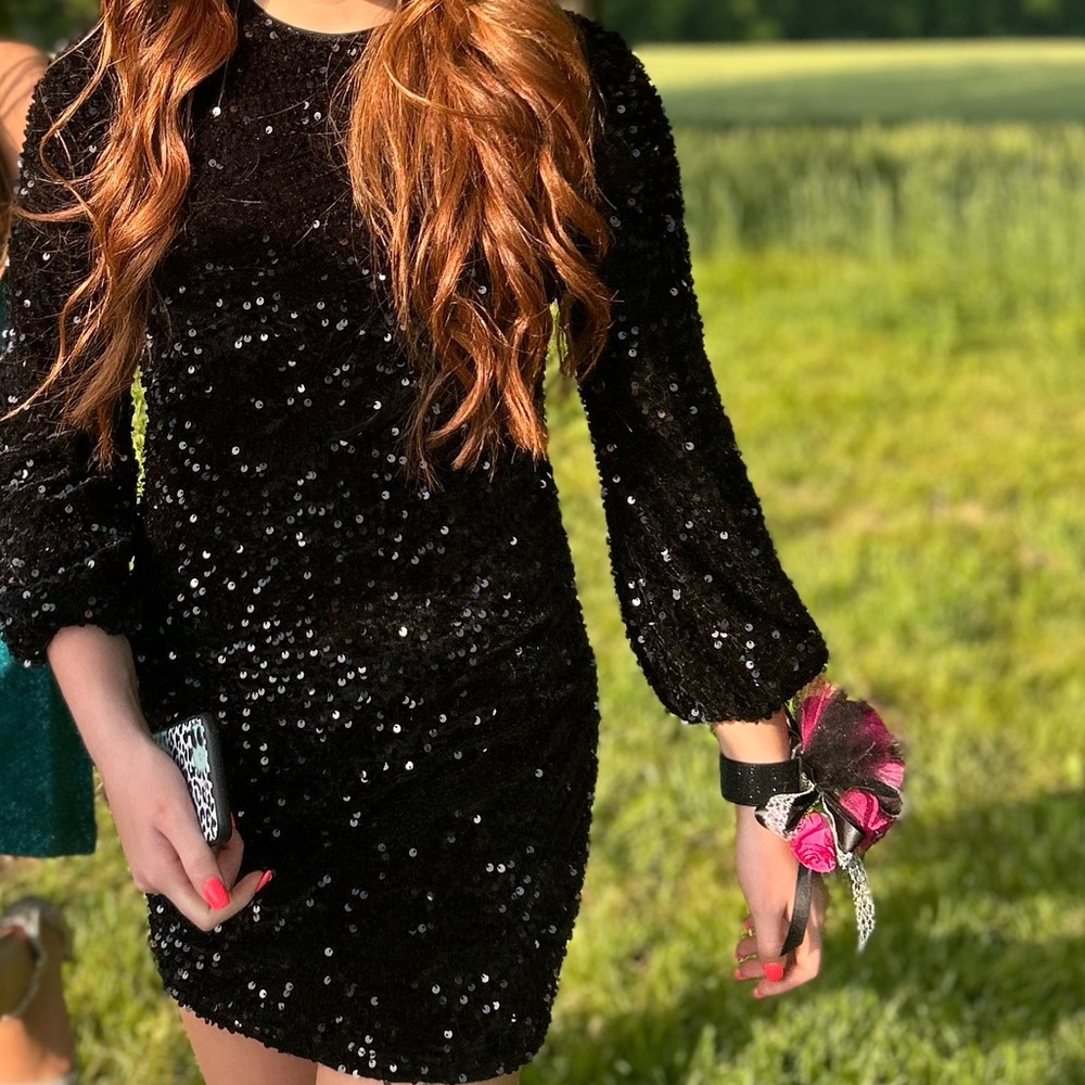 Black semi formal dress super cute only worn once comfortable looks good on